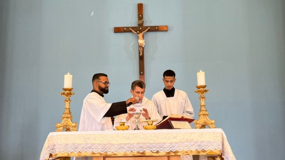 SANTA MISSA COM ADORAÇÃO AO SANTÍSSIMO